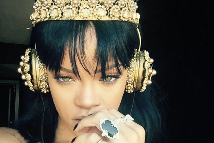 Rihanna’s Single Tweet Sells Out Dolce and Gabbana $9000 Headphones