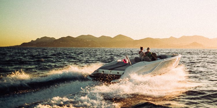 Speed With The New 858 Fantom Air By Frauscher