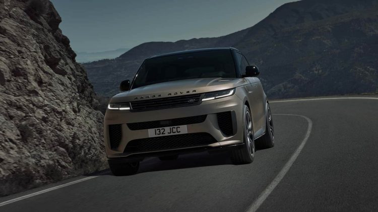 Range Rover’s 626 HP Sport SV Can Accelerate to 60 MPH in 4 Seconds.